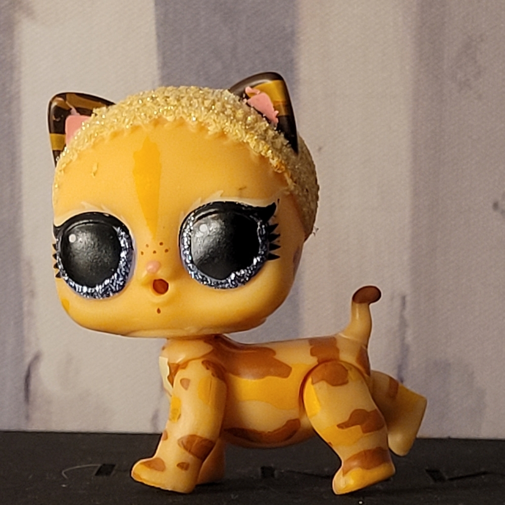 LOL SURPRISE! Pets Secret Agent Glitterati Kitty Ultra Rare Eye Spy Series 2018